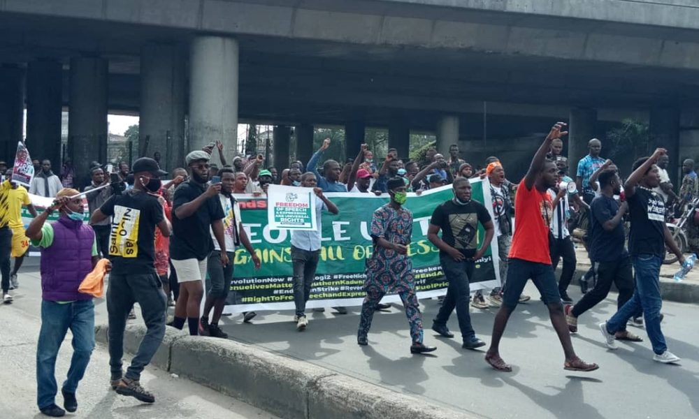 Police fire gunshots, teargas to disperse Lagos, Abuja protesters