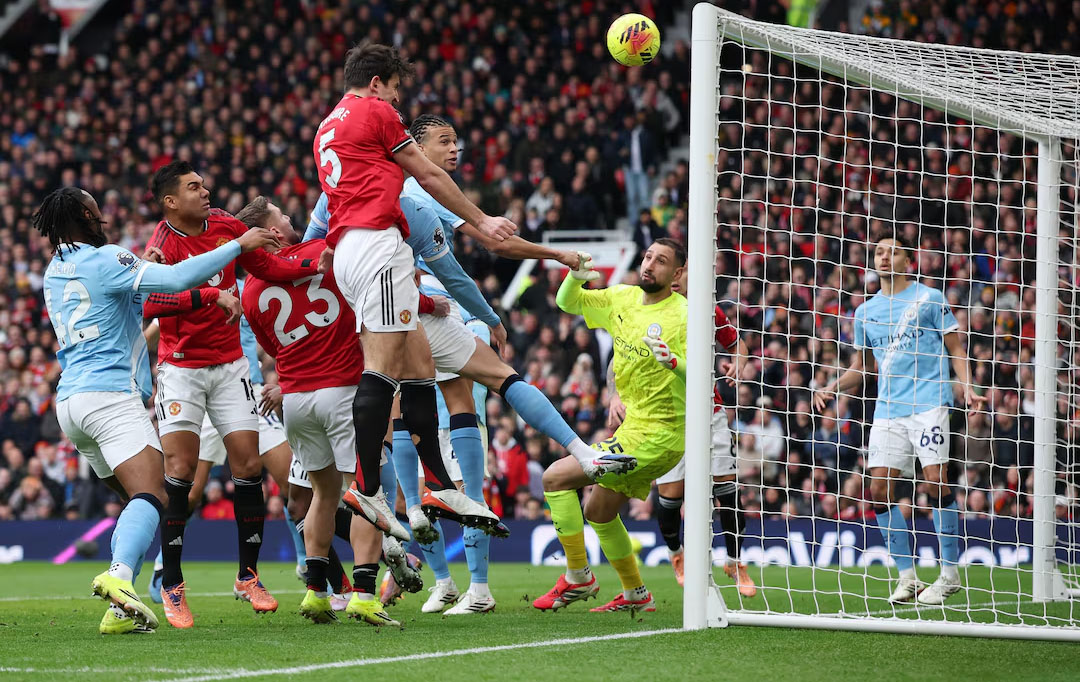 Manchester United Thrash City 2‑0 in Derby as Carrick Starts Perfectly
