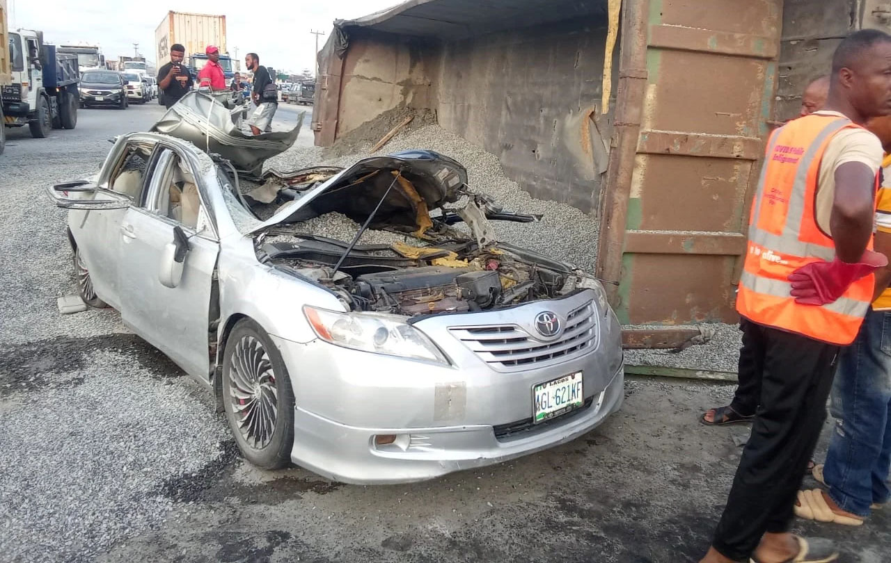 Granite-Laden Truck Kills Motorist Leaves Wife Critically Injured in Lekki–Ajah Crash