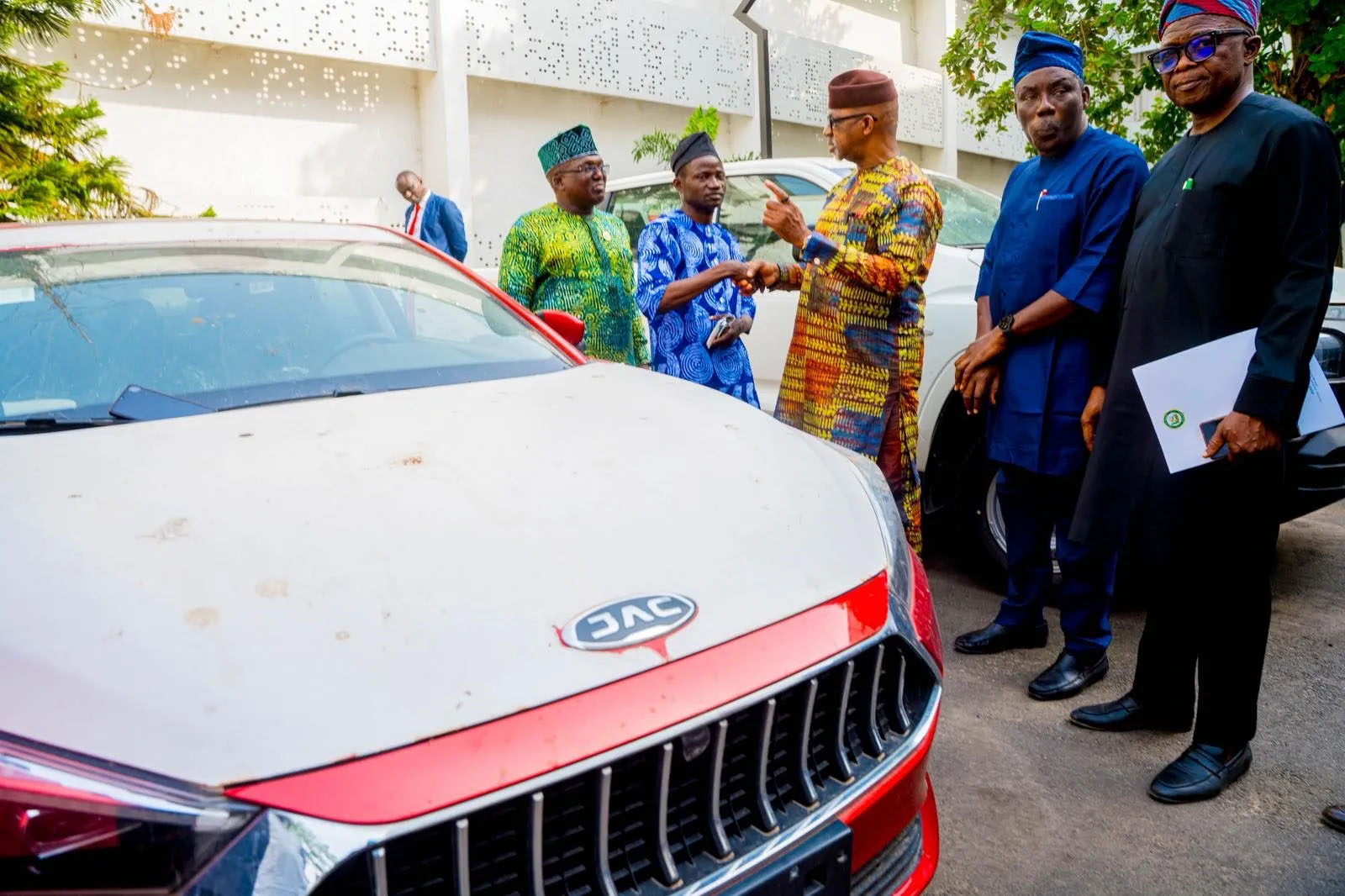 Ogun Gov Rewards Nigeria’s Best Primary School Teacher Solanke Francis Taiwo with Car and Bungalow