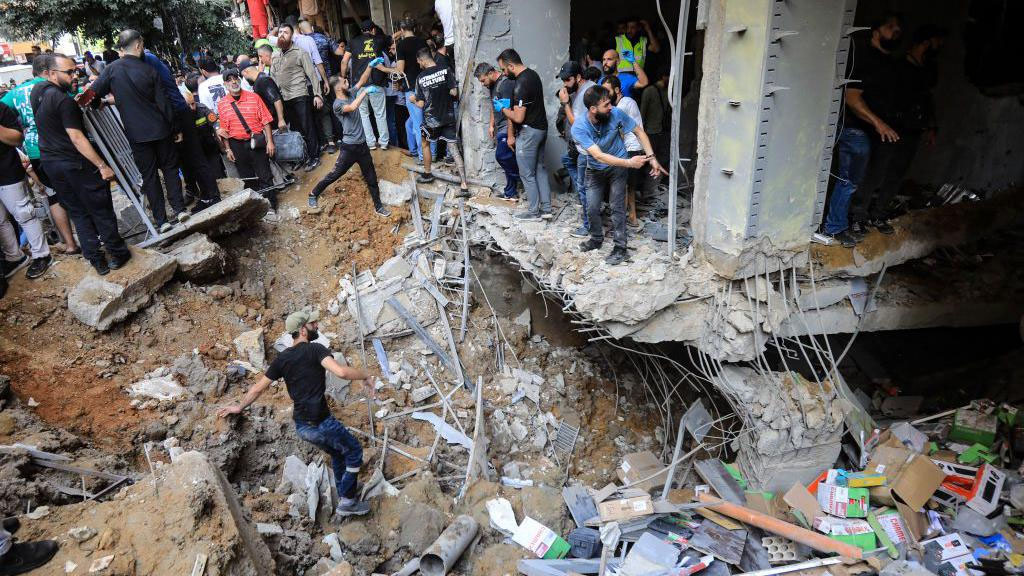 Israeli Airstrikes Kill 31 in Lebanon as Hezbollah Loses Senior Figures