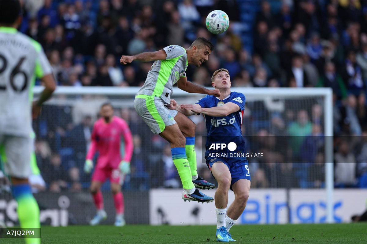 Manchester City Beat Chelsea 3–0 to Close Gap on Arsenal