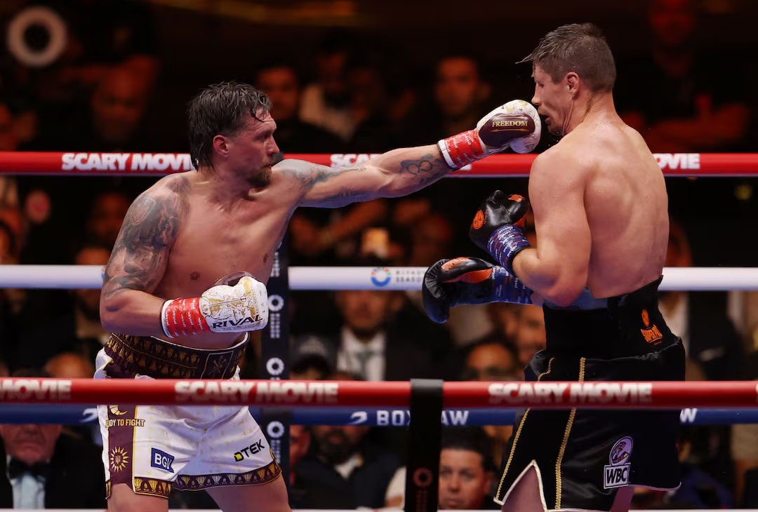 Usyk Defeats Verhoeven via Controversial Stoppage to Retain Heavyweight Titles