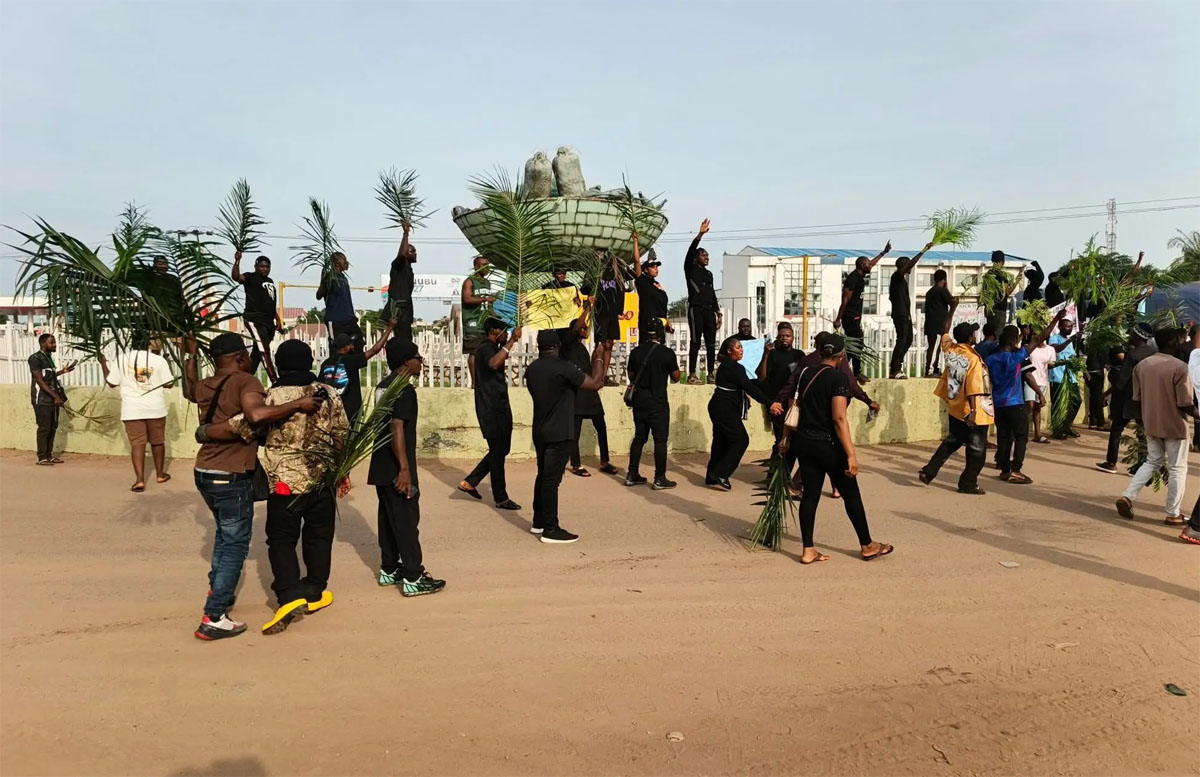 ‘No Election While We Are Dying’ — Benue South Youths Block Roads