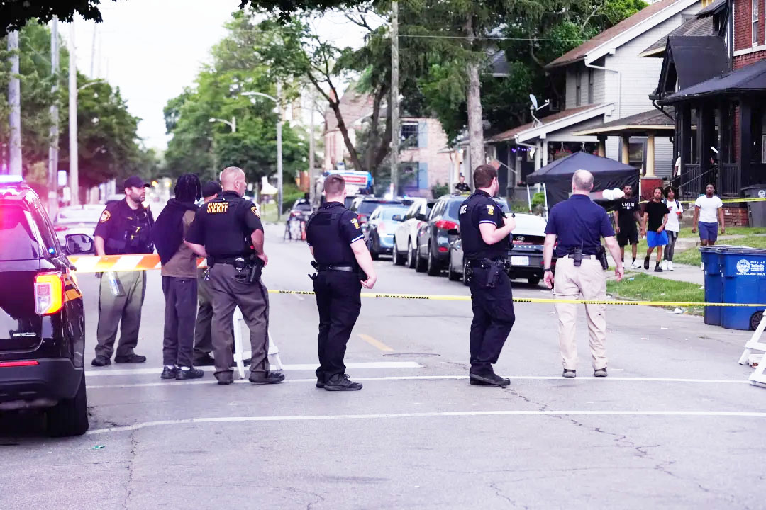 Gunmen Injure 12 in Shooting Near Ohio Festival in US
