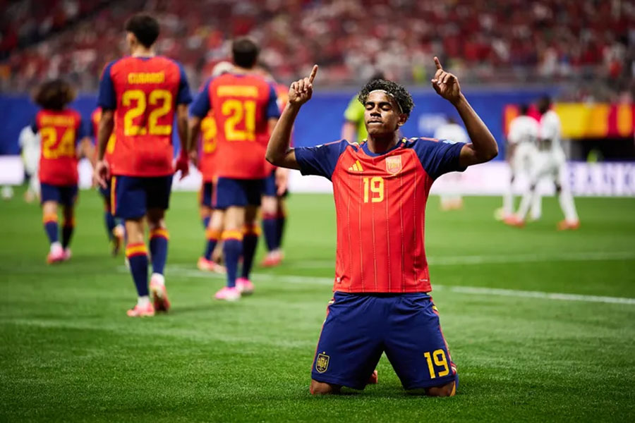 Lamine Yamal Scores Historic First World Cup Goal as Spain Crush Saudi Arabia 4-0