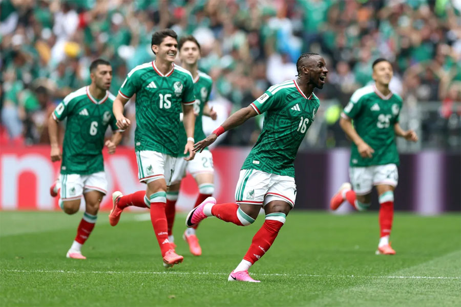 Mexico Defeat South Africa 2–0 in Chaos-Filled World Cup Opener