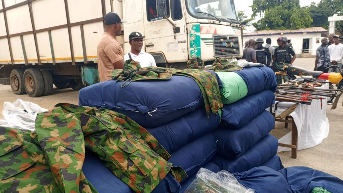 Police Bust Syndicate Moving Military Camouflage, Hard Drugs Out of Lagos – 4 Arrested