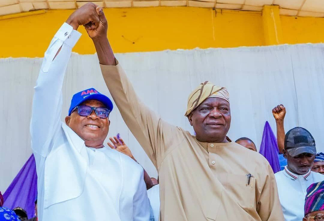Osun 2026: Oyinlola Leads PDP Heavyweights to Endorse APC's Oyebamiji