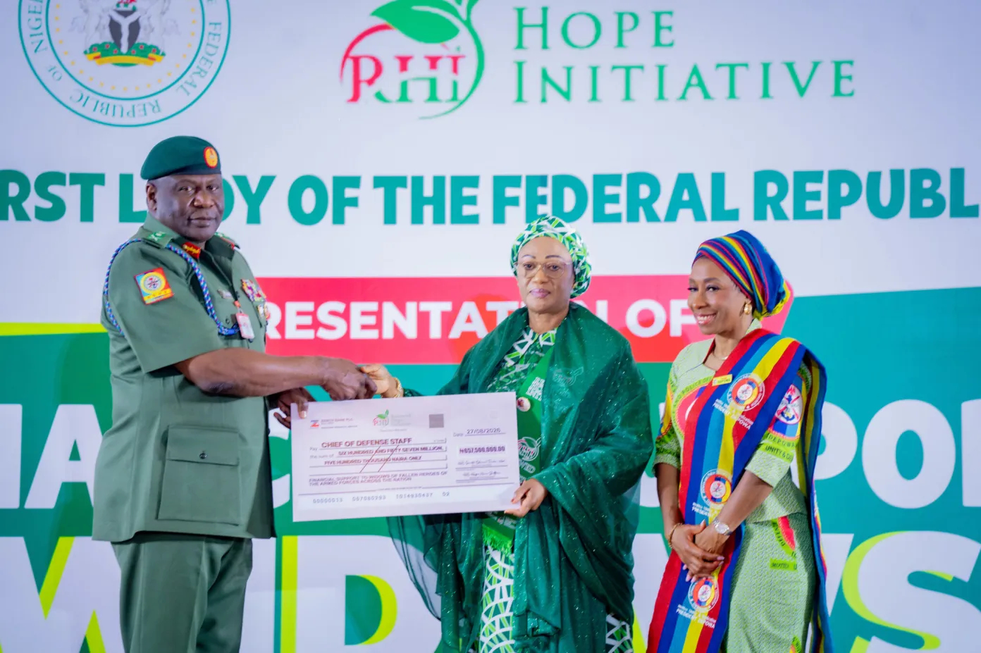 First Lady Oluremi Tinubu gives N819m to 1,638 widows of fallen heroes