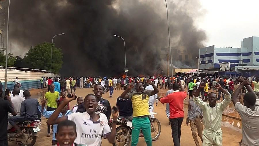 Niger coup attempt: Gunfire, explosions rock Niamey as soldiers revolt