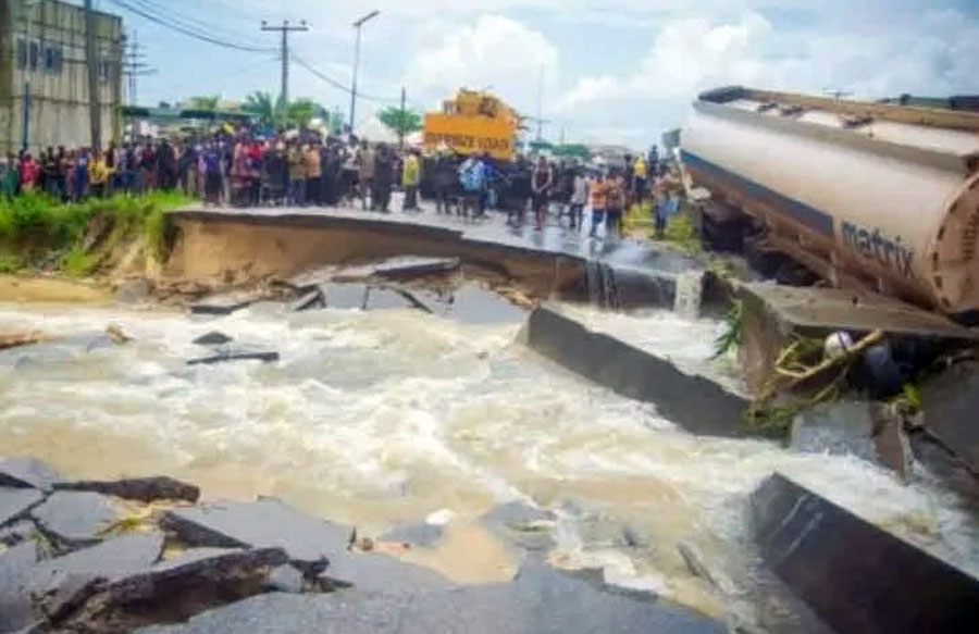 Flood Cuts Off Part of Agbarho-Ughelli Road, Strands Commuters in Delta