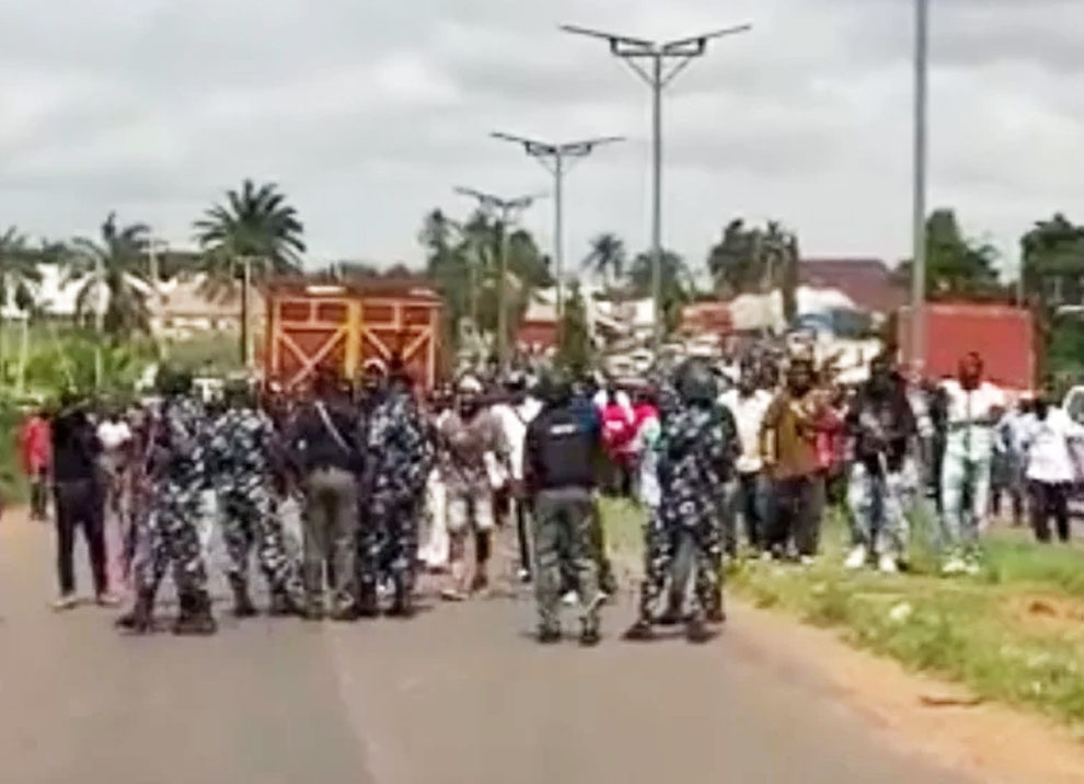 JUST IN: Tension in Benue as Suspected Thugs Attack Peter Obi's Convoy, Block Access