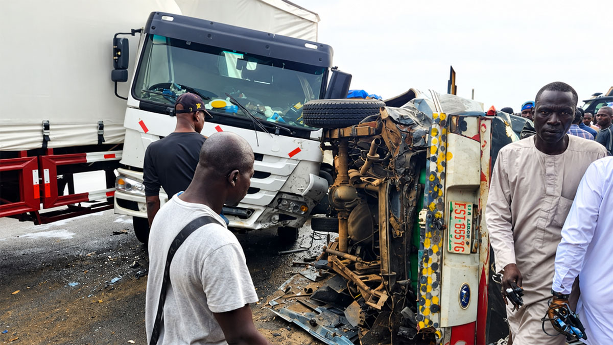 Five Injured as 40-Foot Truck Rams Two Buses on Lagos-Ibadan Expressway