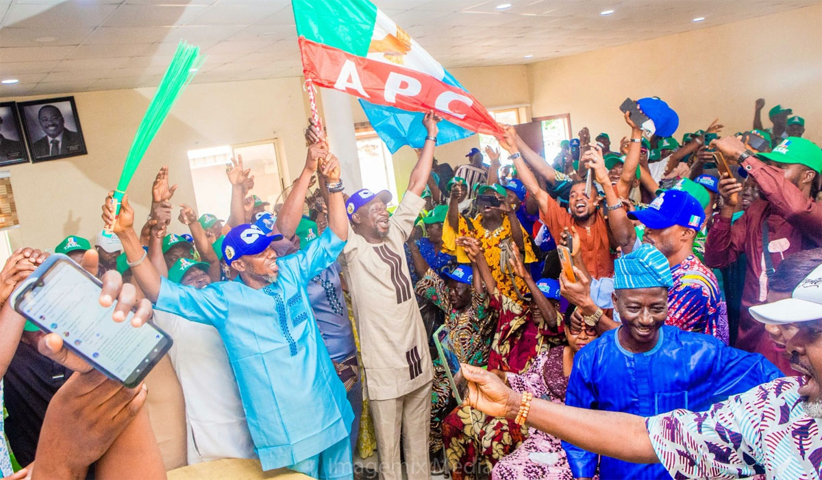 Over 1,000 APM Members Defect to APC in Oyo